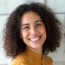 Headshot of Isabela Ferreira, a happy student.